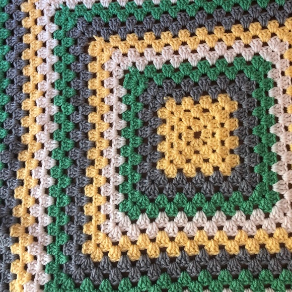Hand crocheted 🧶 large baby blanket 💛 - Picture 3 of 4